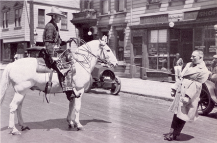 Bee Ho roping Erich von Stroheim
