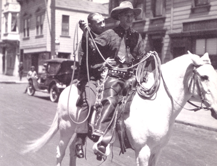 Erich von Stroheim on horse with Bee Ho Gray